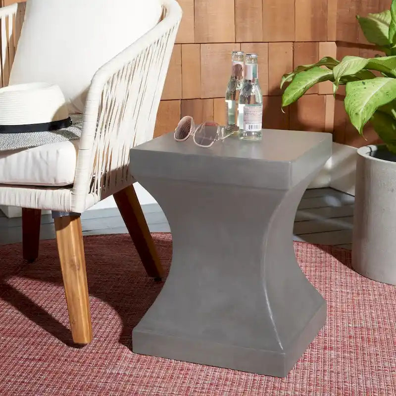 SAFAVIEH Selvaggia Concrete Indoor/ Outdoor Accent Table - 13.7 x13.7 x17.7  - 14Wx14Dx18H
