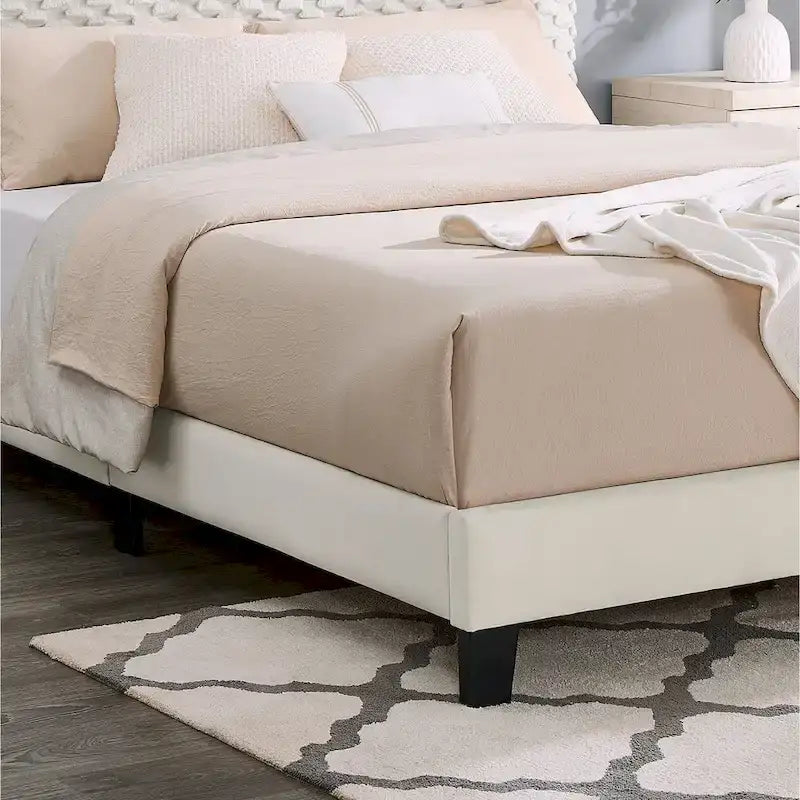 Roundhill Furniture Findlay 3-Piece Bedroom Set in White Dove