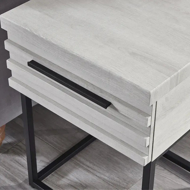 Roundhill Furniture Findlay 3-Piece Bedroom Set in White Dove
