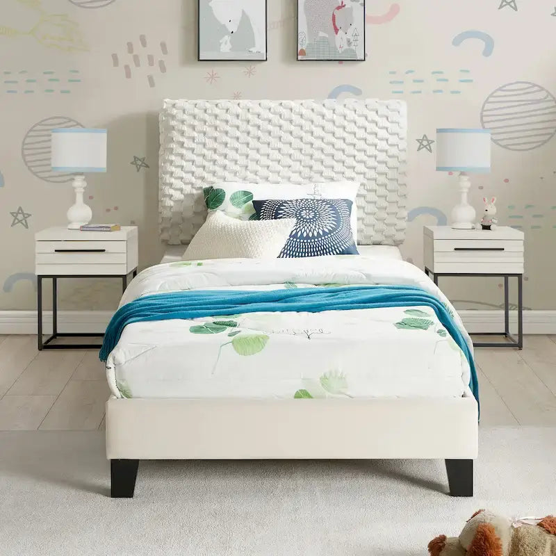 Roundhill Furniture Findlay 3-Piece Bedroom Set in White Dove